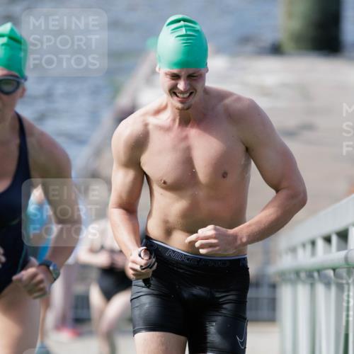 10.08.2025 - GEWOBA Citytriathlon Bremen H.Heesch http://msf.ph/oto/8552578 10.08.2025 10:29:59 Schwimmen 41, 149, 175 meine-sportfotos.de