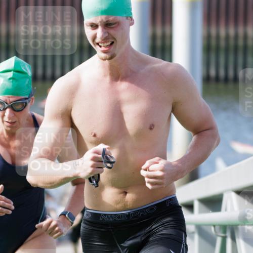 10.08.2025 - GEWOBA Citytriathlon Bremen H.Heesch http://msf.ph/oto/8552596 10.08.2025 10:30:02 Schwimmen 9, 41, 149, 175 meine-sportfotos.de