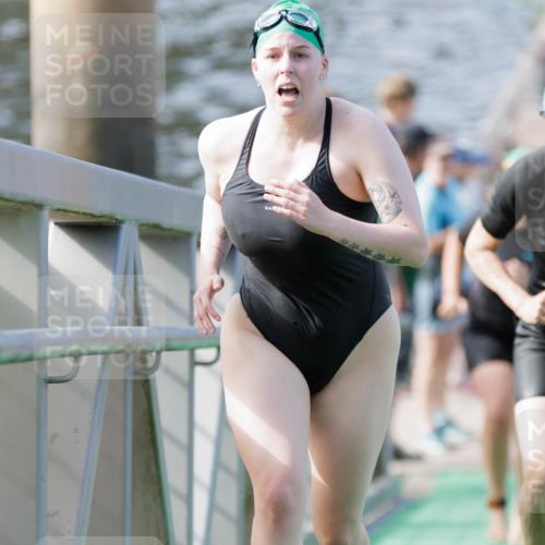 10.08.2025 - GEWOBA Citytriathlon Bremen H.Heesch http://msf.ph/oto/8552615 10.08.2025 10:30:05 Schwimmen 3, 9, 41, 149, 175, 189 meine-sportfotos.de