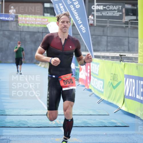 10.08.2025 - GEWOBA Citytriathlon Bremen H.Heesch http://msf.ph/oto/8552651 10.08.2025 13:22:20 Ziel 558 meine-sportfotos.de