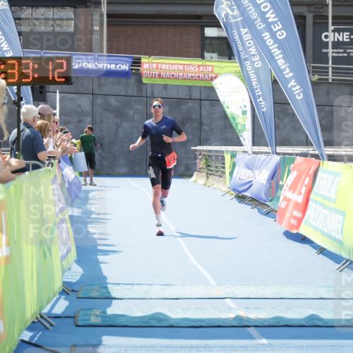 10.08.2025 - GEWOBA Citytriathlon Bremen H.Heesch http://msf.ph/oto/8552757 10.08.2025 13:33:15 Ziel 612 meine-sportfotos.de