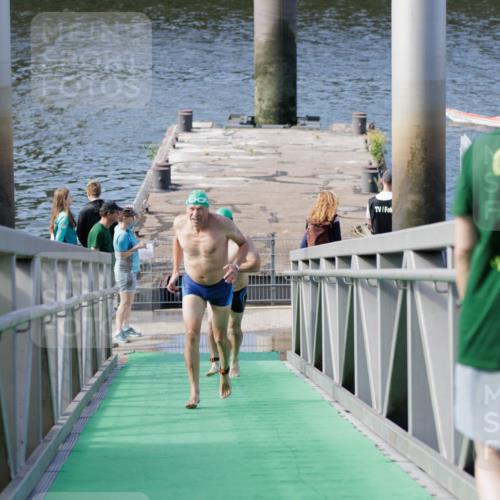 10.08.2025 - GEWOBA Citytriathlon Bremen H.Heesch http://msf.ph/oto/8552764 10.08.2025 10:30:48 Schwimmen 67, 131, 169 meine-sportfotos.de
