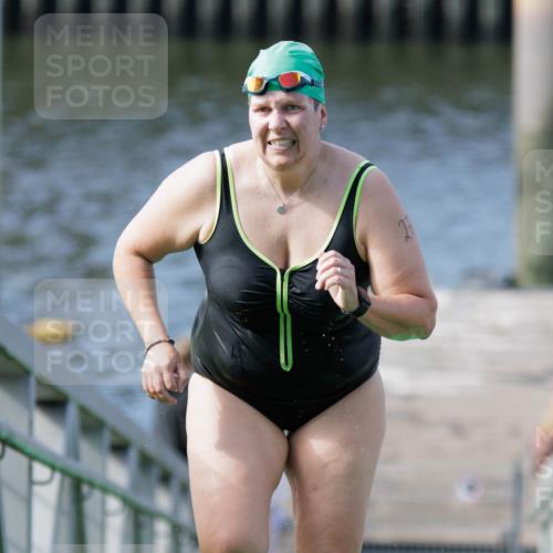 10.08.2025 - GEWOBA Citytriathlon Bremen H.Heesch http://msf.ph/oto/8552848 10.08.2025 10:31:40 Schwimmen 27 meine-sportfotos.de