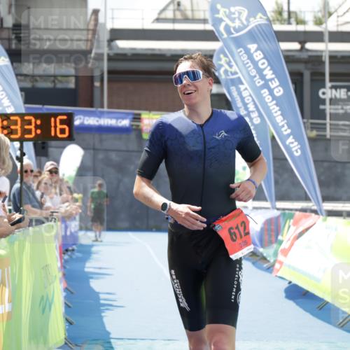 10.08.2025 - GEWOBA Citytriathlon Bremen H.Heesch http://msf.ph/oto/8552853 10.08.2025 13:33:19 Ziel 612 meine-sportfotos.de