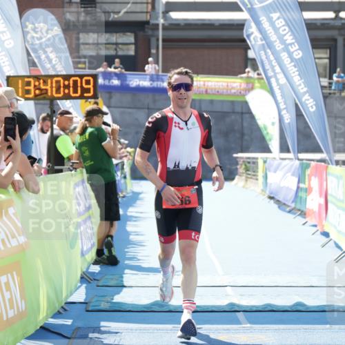 10.08.2025 - GEWOBA Citytriathlon Bremen H.Heesch http://msf.ph/oto/8552902 10.08.2025 13:40:12 Ziel 566 meine-sportfotos.de