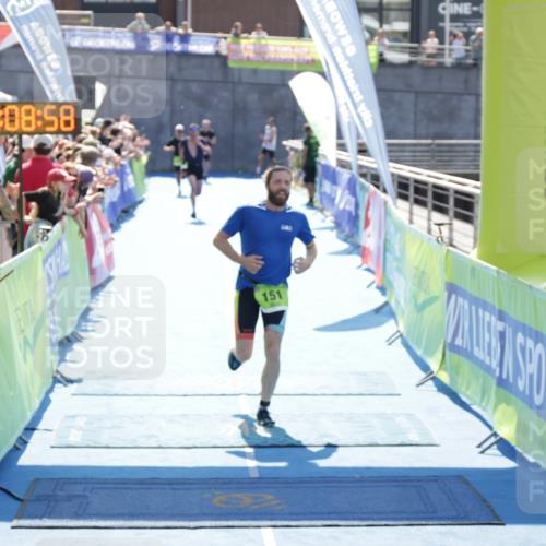 10.08.2025 - GEWOBA Citytriathlon Bremen H.Heesch http://msf.ph/oto/8552962 10.08.2025 15:09:02 Ziel 2, 12, 151 meine-sportfotos.de
