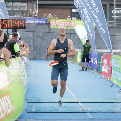 10.08.2025 - GEWOBA Citytriathlon Bremen H.Heesch http://msf.ph/oto/8552981 10.08.2025 13:50:48 Ziel 716 meine-sportfotos.de