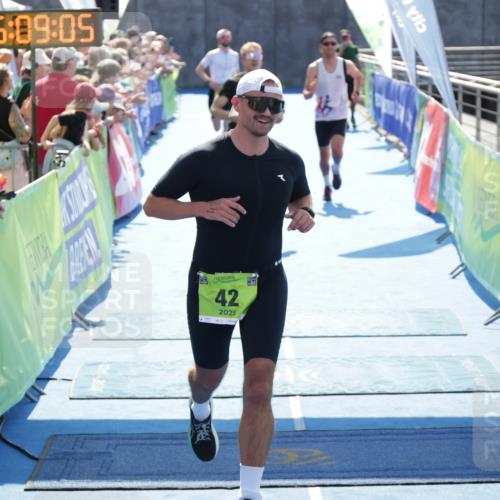 10.08.2025 - GEWOBA Citytriathlon Bremen H.Heesch http://msf.ph/oto/8552993 10.08.2025 15:09:09 Ziel 12, 26, 42, 44, 104, 151 meine-sportfotos.de
