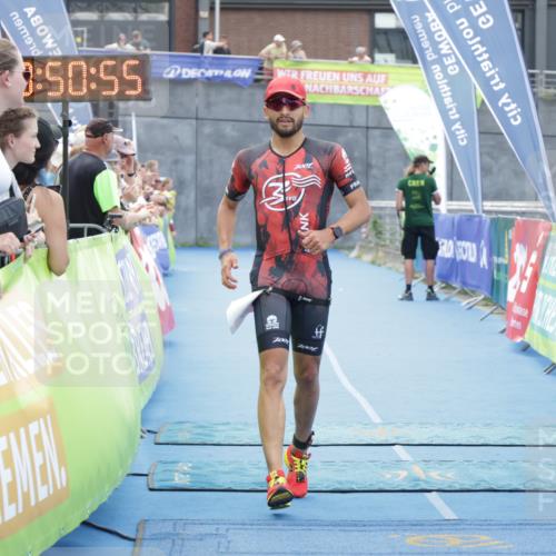 10.08.2025 - GEWOBA Citytriathlon Bremen H.Heesch http://msf.ph/oto/8552996 10.08.2025 13:50:58 Ziel 815 meine-sportfotos.de