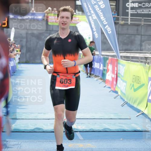 10.08.2025 - GEWOBA Citytriathlon Bremen H.Heesch http://msf.ph/oto/8553013 10.08.2025 13:51:37 Ziel 603 meine-sportfotos.de