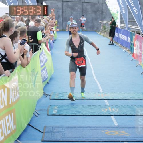 10.08.2025 - GEWOBA Citytriathlon Bremen H.Heesch http://msf.ph/oto/8553083 10.08.2025 13:53:34 Ziel 658, 690 meine-sportfotos.de