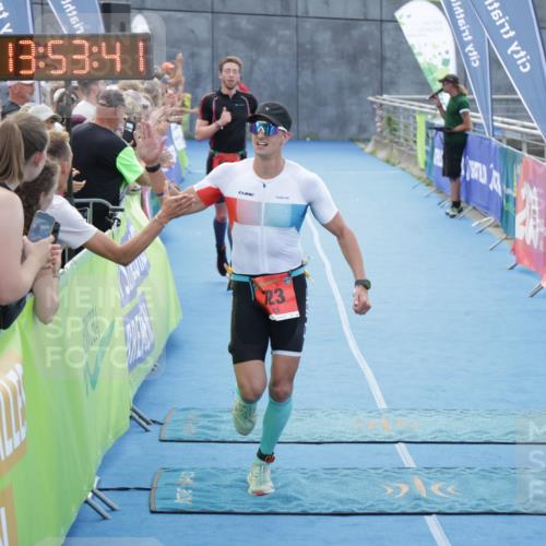 10.08.2025 - GEWOBA Citytriathlon Bremen H.Heesch http://msf.ph/oto/8553107 10.08.2025 13:53:45 Ziel 672, 690, 723 meine-sportfotos.de