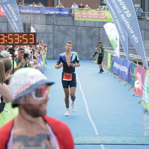 10.08.2025 - GEWOBA Citytriathlon Bremen H.Heesch http://msf.ph/oto/8553127 10.08.2025 13:53:56 Ziel 705, 755 meine-sportfotos.de