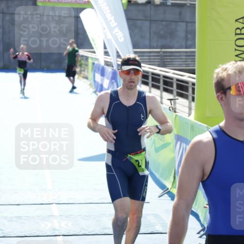10.08.2025 - GEWOBA Citytriathlon Bremen H.Heesch http://msf.ph/oto/8553176 10.08.2025 15:10:43 Ziel 17, 261, 304 meine-sportfotos.de