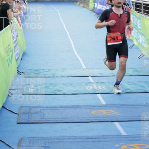 10.08.2025 - GEWOBA Citytriathlon Bremen H.Heesch http://msf.ph/oto/8553177 10.08.2025 13:55:01 Ziel 619, 761 meine-sportfotos.de