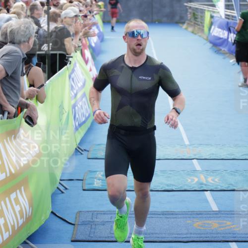 10.08.2025 - GEWOBA Citytriathlon Bremen H.Heesch http://msf.ph/oto/8553193 10.08.2025 13:55:33 Ziel 579, 694 meine-sportfotos.de