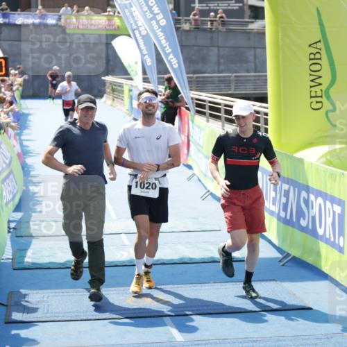 10.08.2025 - GEWOBA Citytriathlon Bremen H.Heesch http://msf.ph/oto/8553225 10.08.2025 13:55:53 Ziel 1020, 1022 meine-sportfotos.de