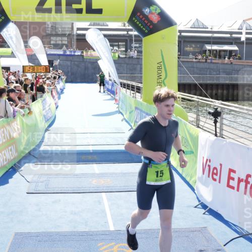 10.08.2025 - GEWOBA Citytriathlon Bremen H.Heesch http://msf.ph/oto/8553229 10.08.2025 15:11:11 Ziel 15 meine-sportfotos.de