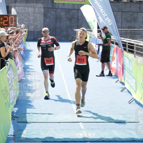 10.08.2025 - GEWOBA Citytriathlon Bremen H.Heesch http://msf.ph/oto/8553244 10.08.2025 13:56:24 Ziel 559, 572, 1010 meine-sportfotos.de