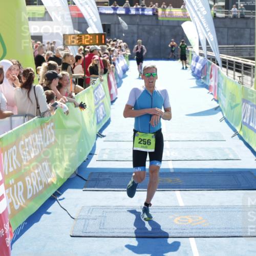 10.08.2025 - GEWOBA Citytriathlon Bremen H.Heesch http://msf.ph/oto/8553261 10.08.2025 15:12:15 Ziel 65, 256 meine-sportfotos.de