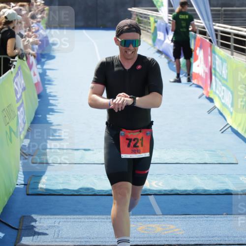 10.08.2025 - GEWOBA Citytriathlon Bremen H.Heesch http://msf.ph/oto/8553269 10.08.2025 13:56:37 Ziel 721 meine-sportfotos.de