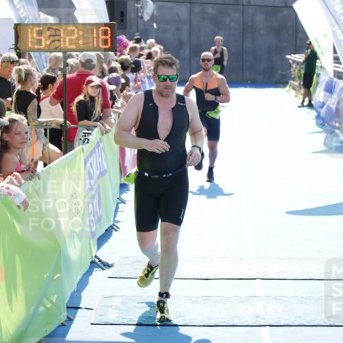 10.08.2025 - GEWOBA Citytriathlon Bremen H.Heesch http://msf.ph/oto/8553273 10.08.2025 15:12:22 Ziel 97, 243, 256 meine-sportfotos.de