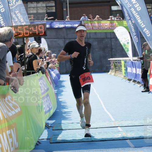 10.08.2025 - GEWOBA Citytriathlon Bremen H.Heesch http://msf.ph/oto/8553277 10.08.2025 13:56:53 Ziel 890 meine-sportfotos.de