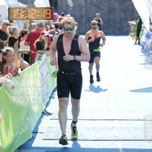 10.08.2025 - GEWOBA Citytriathlon Bremen H.Heesch http://msf.ph/oto/8553288 10.08.2025 15:12:22 Ziel 97, 243, 256 meine-sportfotos.de