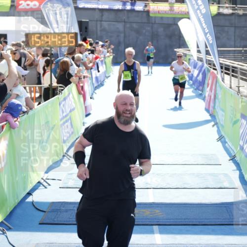 10.08.2025 - GEWOBA Citytriathlon Bremen H.Heesch http://msf.ph/oto/8553311 10.08.2025 15:44:39 Ziel 183, 331, 451 meine-sportfotos.de