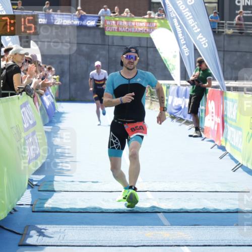 10.08.2025 - GEWOBA Citytriathlon Bremen H.Heesch http://msf.ph/oto/8553319 10.08.2025 13:57:18 Ziel 609, 850 meine-sportfotos.de