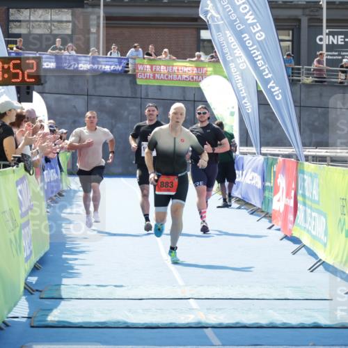 10.08.2025 - GEWOBA Citytriathlon Bremen H.Heesch http://msf.ph/oto/8553347 10.08.2025 13:57:56 Ziel 883, 1007 meine-sportfotos.de