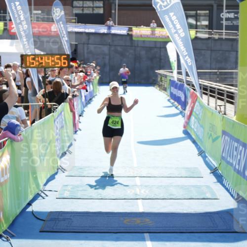 10.08.2025 - GEWOBA Citytriathlon Bremen H.Heesch http://msf.ph/oto/8553361 10.08.2025 15:45:00 Ziel 424 meine-sportfotos.de
