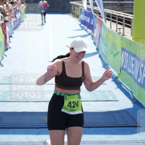 10.08.2025 - GEWOBA Citytriathlon Bremen H.Heesch http://msf.ph/oto/8553371 10.08.2025 15:45:02 Ziel 424 meine-sportfotos.de