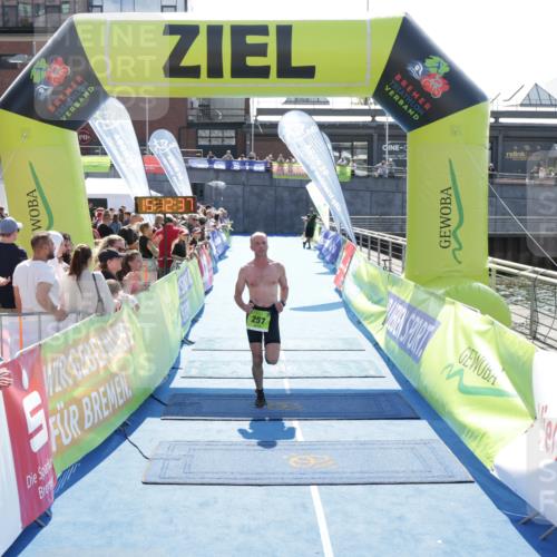 10.08.2025 - GEWOBA Citytriathlon Bremen H.Heesch http://msf.ph/oto/8553383 10.08.2025 15:12:41 Ziel 257 meine-sportfotos.de