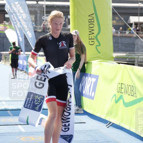 10.08.2025 - GEWOBA Citytriathlon Bremen H.Heesch http://msf.ph/oto/8553402 10.08.2025 13:58:24 Ziel 916 meine-sportfotos.de
