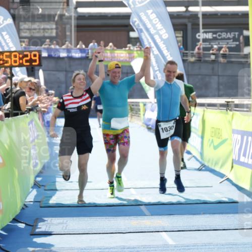 10.08.2025 - GEWOBA Citytriathlon Bremen H.Heesch http://msf.ph/oto/8553425 10.08.2025 13:58:32 Ziel 665, 1030 meine-sportfotos.de