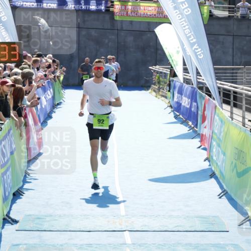 10.08.2025 - GEWOBA Citytriathlon Bremen H.Heesch http://msf.ph/oto/8553437 10.08.2025 15:13:36 Ziel 92 meine-sportfotos.de