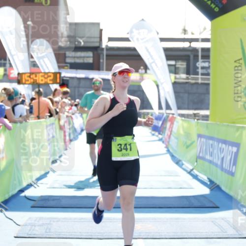 10.08.2025 - GEWOBA Citytriathlon Bremen H.Heesch http://msf.ph/oto/8553487 10.08.2025 15:46:25 Ziel 206, 341 meine-sportfotos.de