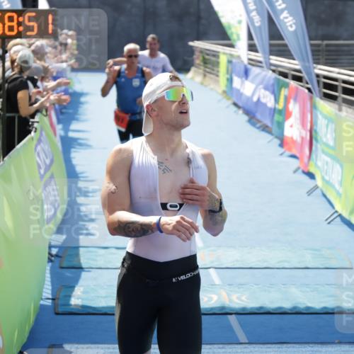 10.08.2025 - GEWOBA Citytriathlon Bremen H.Heesch http://msf.ph/oto/8553488 10.08.2025 13:58:55 Ziel 713, 851 meine-sportfotos.de