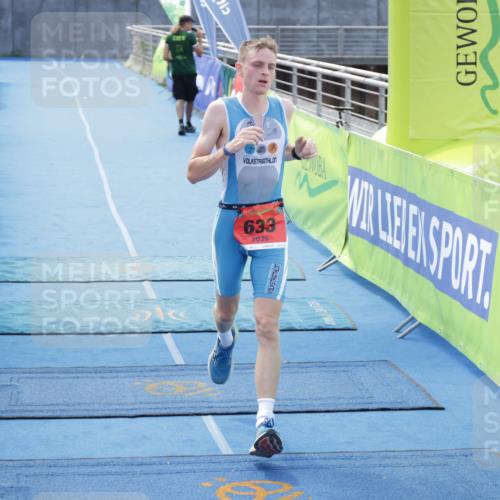 10.08.2025 - GEWOBA Citytriathlon Bremen H.Heesch http://msf.ph/oto/8553557 10.08.2025 14:00:08 Ziel 633 meine-sportfotos.de