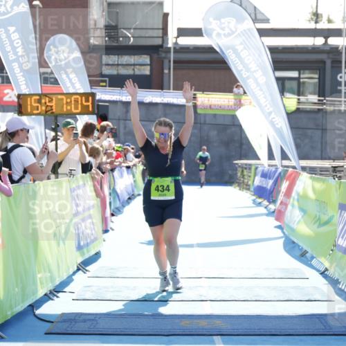 10.08.2025 - GEWOBA Citytriathlon Bremen H.Heesch http://msf.ph/oto/8553569 10.08.2025 15:47:08 Ziel 434, 437 meine-sportfotos.de