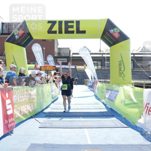 10.08.2025 - GEWOBA Citytriathlon Bremen H.Heesch http://msf.ph/oto/8553575 10.08.2025 15:47:08 Ziel 434, 437 meine-sportfotos.de