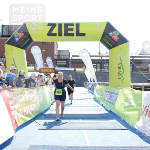 10.08.2025 - GEWOBA Citytriathlon Bremen H.Heesch http://msf.ph/oto/8553583 10.08.2025 15:47:09 Ziel 434, 437 meine-sportfotos.de
