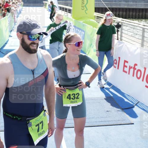 10.08.2025 - GEWOBA Citytriathlon Bremen H.Heesch http://msf.ph/oto/8553612 10.08.2025 15:14:14 Ziel 77, 432 meine-sportfotos.de