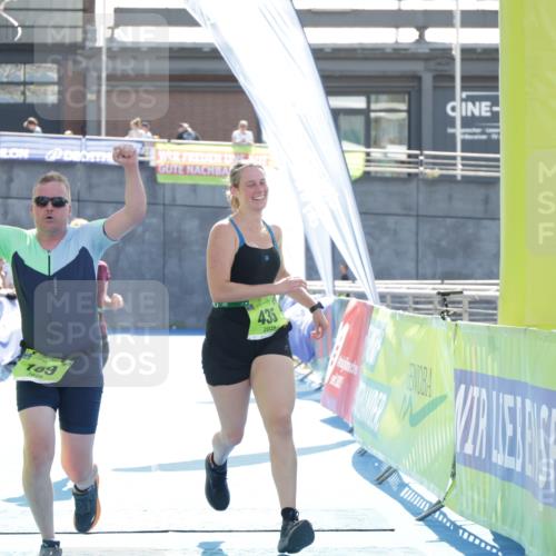 10.08.2025 - GEWOBA Citytriathlon Bremen H.Heesch http://msf.ph/oto/8553626 10.08.2025 15:47:22 Ziel 169, 420, 435 meine-sportfotos.de