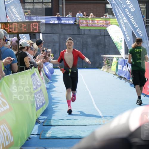 10.08.2025 - GEWOBA Citytriathlon Bremen H.Heesch http://msf.ph/oto/8553633 10.08.2025 14:01:23 Ziel 565, 574 meine-sportfotos.de