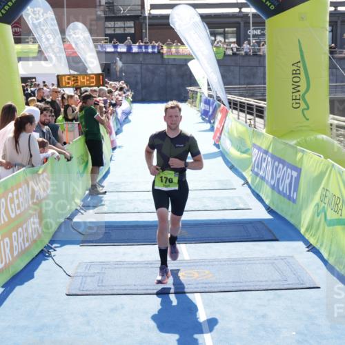 10.08.2025 - GEWOBA Citytriathlon Bremen H.Heesch http://msf.ph/oto/8553634 10.08.2025 15:14:35 Ziel 170 meine-sportfotos.de