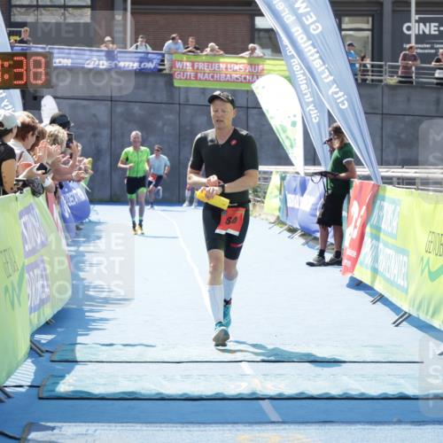 10.08.2025 - GEWOBA Citytriathlon Bremen H.Heesch http://msf.ph/oto/8553648 10.08.2025 14:01:42 Ziel 846 meine-sportfotos.de
