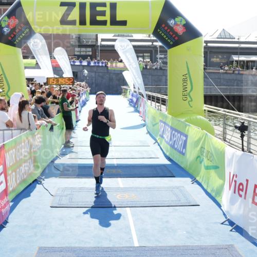 10.08.2025 - GEWOBA Citytriathlon Bremen H.Heesch http://msf.ph/oto/8553657 10.08.2025 15:14:56 Ziel 48 meine-sportfotos.de