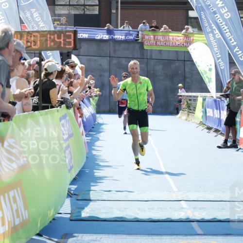 10.08.2025 - GEWOBA Citytriathlon Bremen H.Heesch http://msf.ph/oto/8553668 10.08.2025 14:01:46 Ziel 846, 889 meine-sportfotos.de